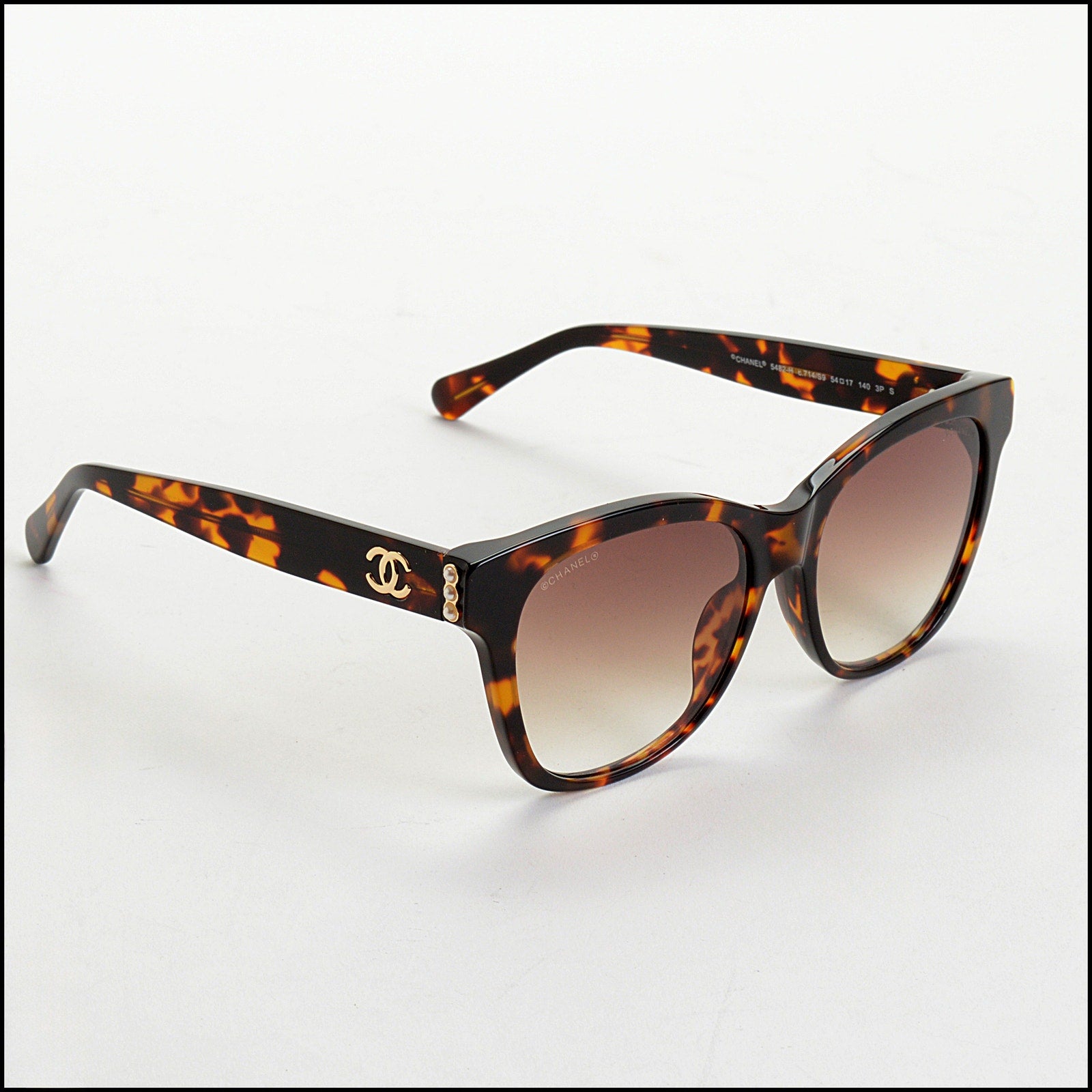 Auth. Chanel selling brown tortoise glasses