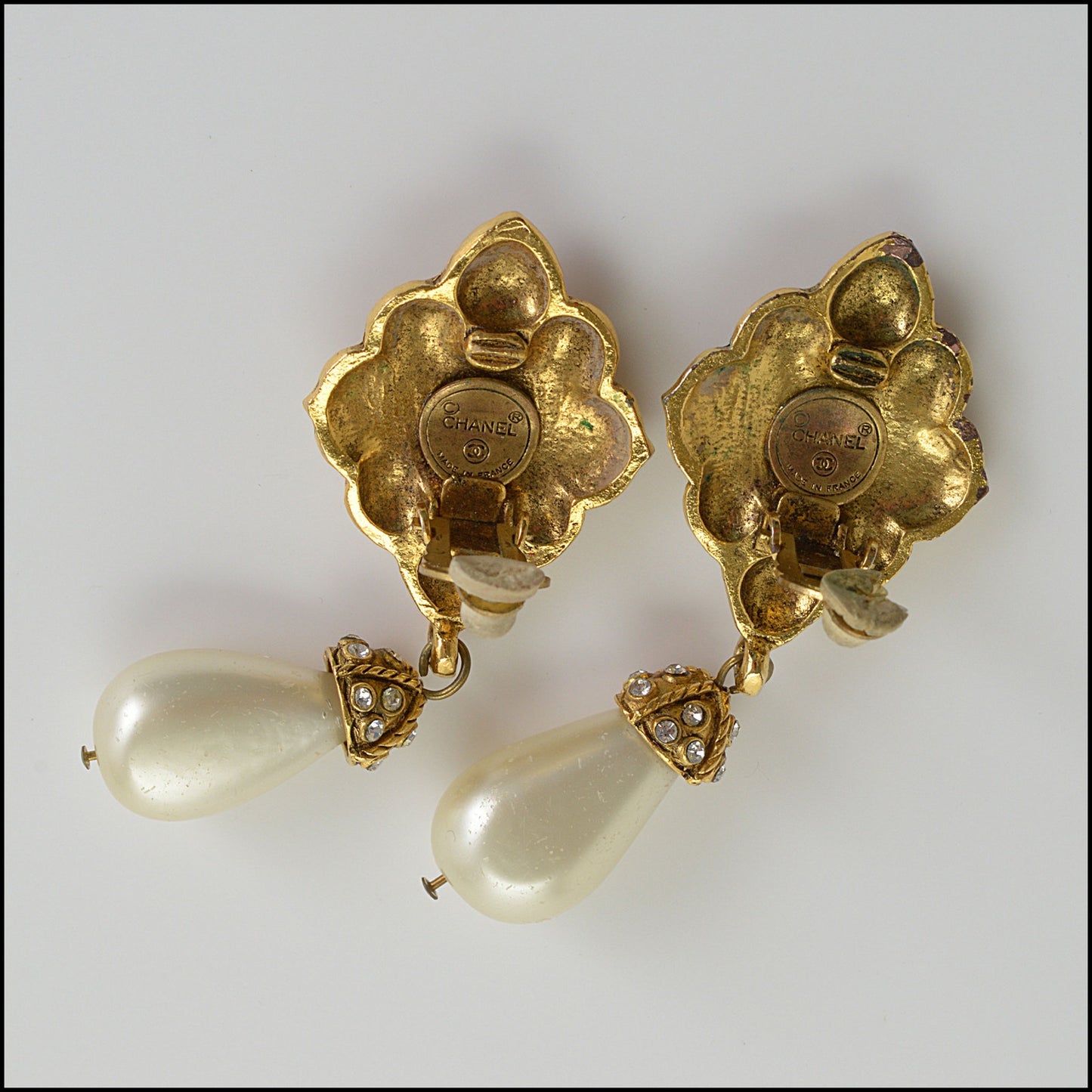 RDC14194 Authentic CHANEL Vintage Golden Rhinestone Pearl Drop Clip On Earrings