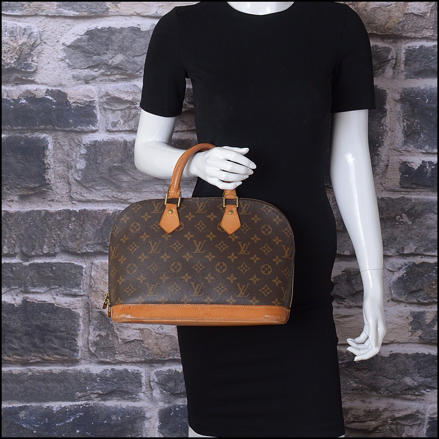 RDC14404 Authentic LOUIS VUITTON Vintage '05 LV Monogram Alma MM Bag