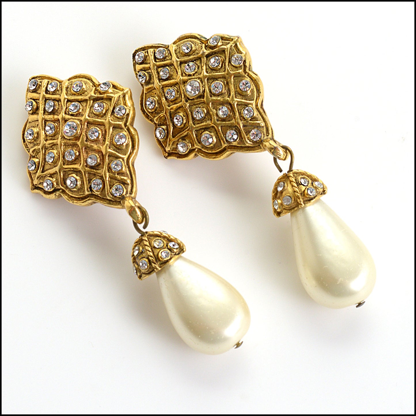 RDC14194 Authentic CHANEL Vintage Golden Rhinestone Pearl Drop Clip On Earrings